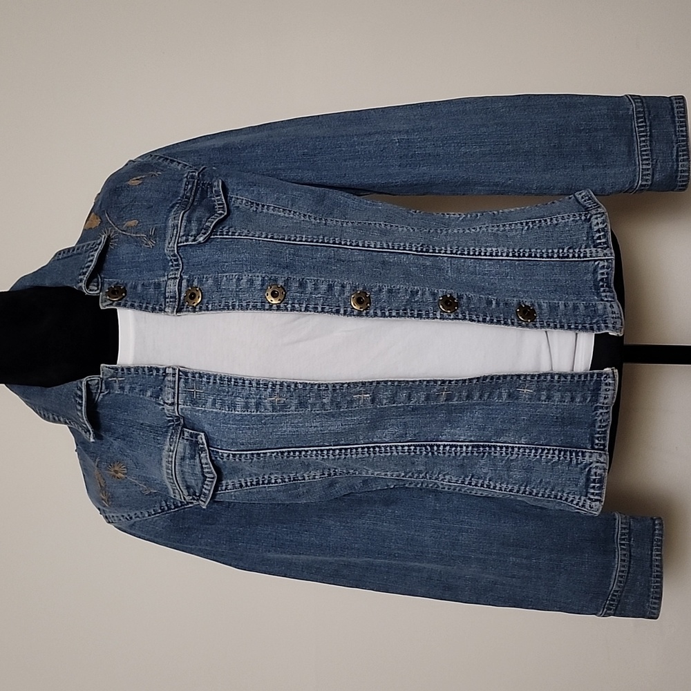 Medium Wash Denim Jacket Women’s M Fitted Jean Jacket Contrast Stitch Detail - Picture 13 of 15